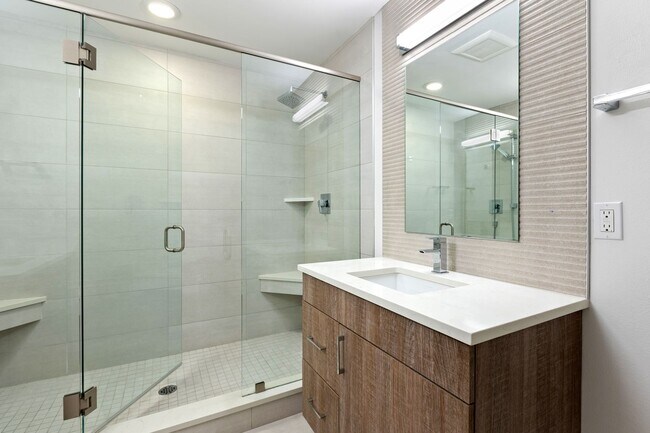 Building Photo - Modern 3-Bedroom Townhome with Rooftop Deck in NE Seattle