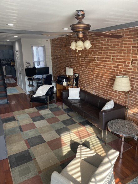 Living Room - 924 S Robinson St