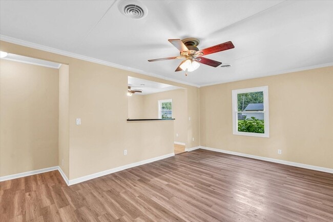 Building Photo - Now Leasing 3-Bedroom, 2-Bath House with Detached Garage for Move in August 1st!