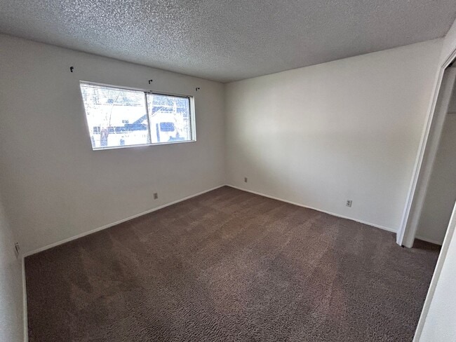 Building Photo - 1210 Avenida Del Sol