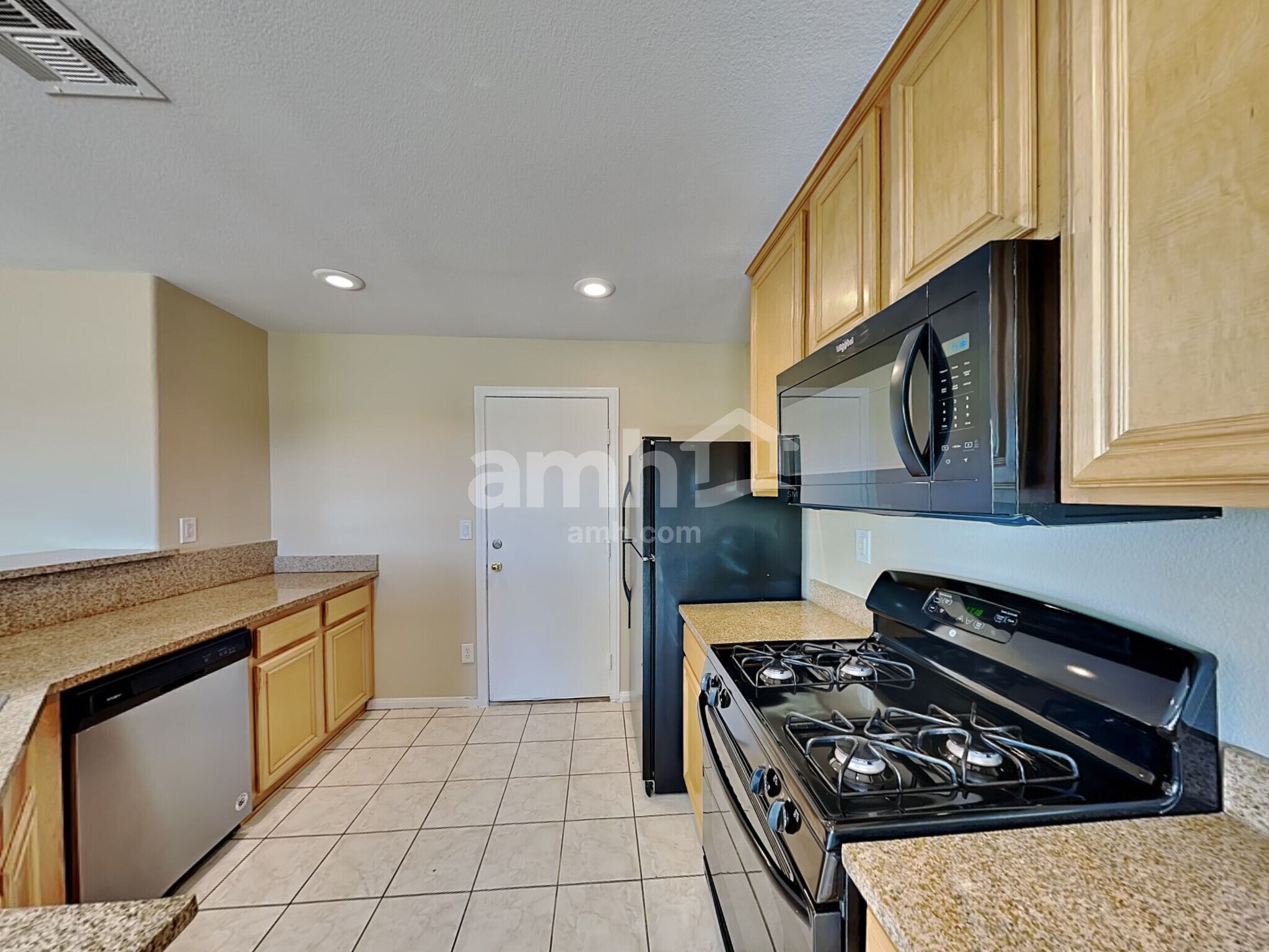 Building Photo - 10246 Massachusetts Ln