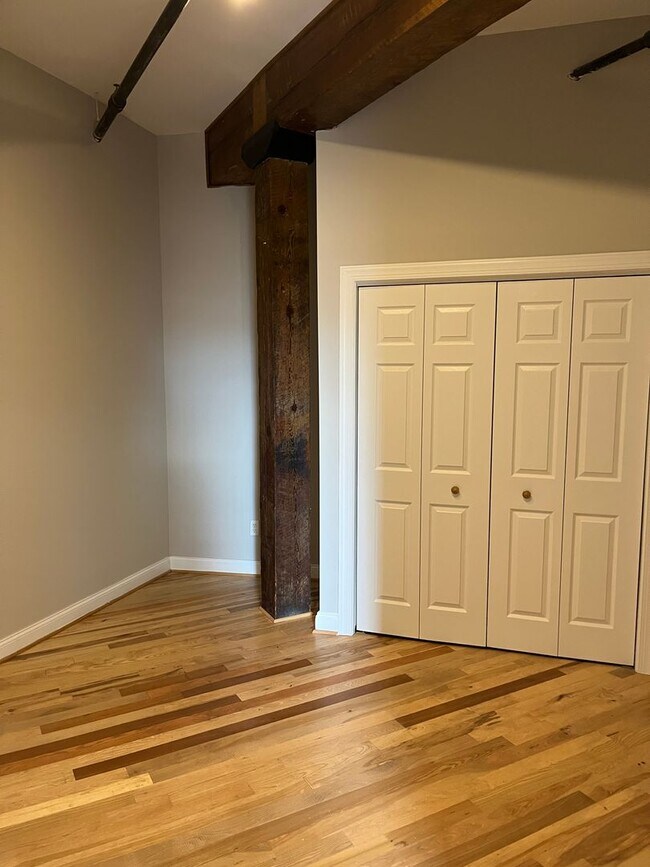 Building Photo - 265 N Queen St