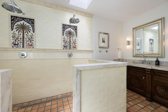 Building Photo - 73055 Amber St