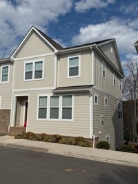 Building Photo - Lake Access End-Unit Townhome | Walk to Downtown Davidson | 3BR + Guest Suite