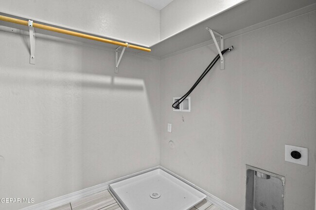 Building Photo - 585 Issa Circle