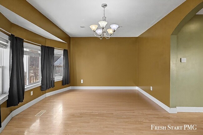 Building Photo - Spacious 5-Bed Home with 2.5 Baths