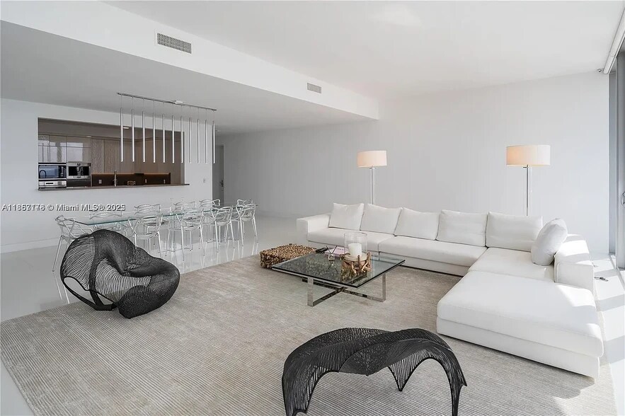 Building Photo - 17475 Collins Ave