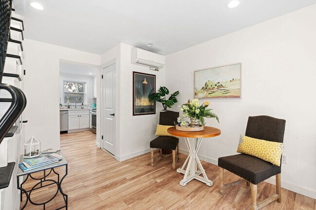 Building Photo - 629 Sears St