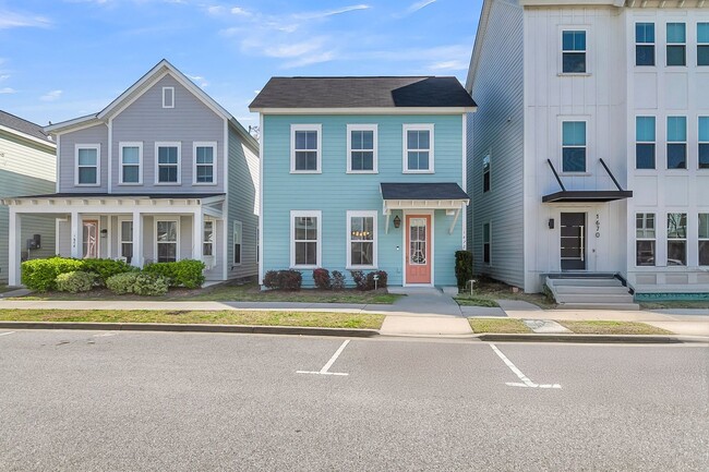 Building Photo - Modern Living in Vibrant Park Circle