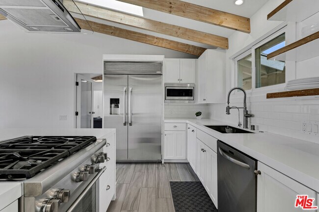Building Photo - 6249 Tapia Dr