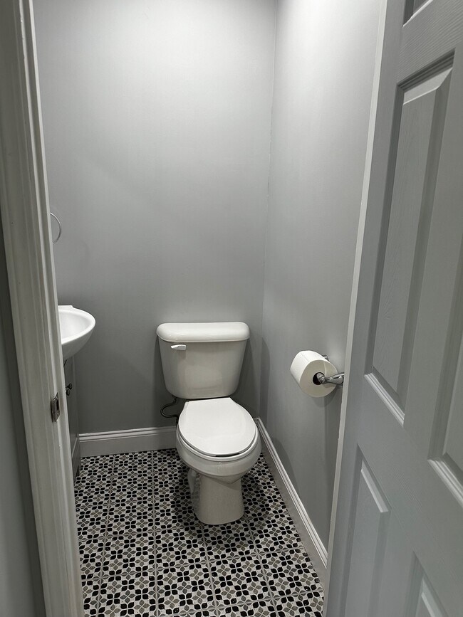 Building Photo - 5 White Oak Bend