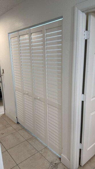 Building Photo - 301 N Westmoreland Dr