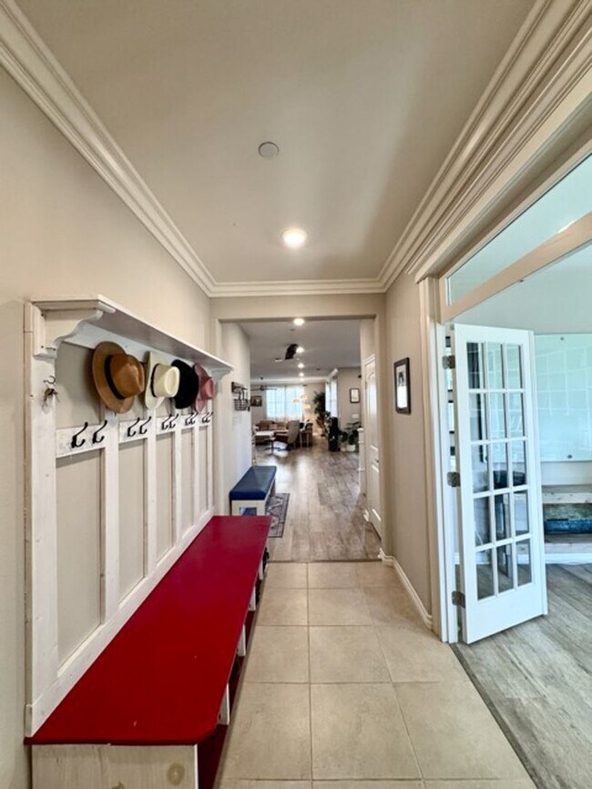 Building Photo - Stunning 5 Bedroom + Office Home with Priv...