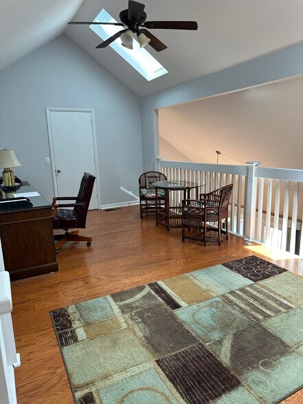 Building Photo - 616 Barlin Dr
