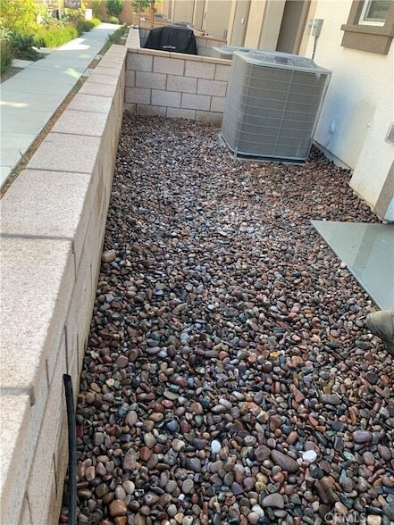 Building Photo - 40475 Melrose Dr