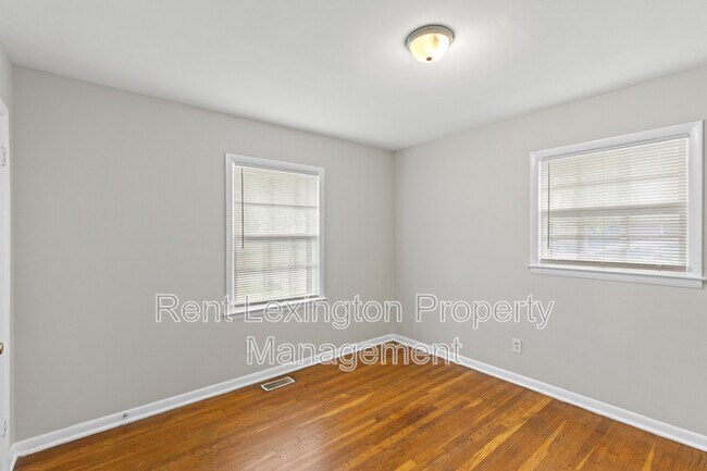 Building Photo - 3560 Lansdowne Dr