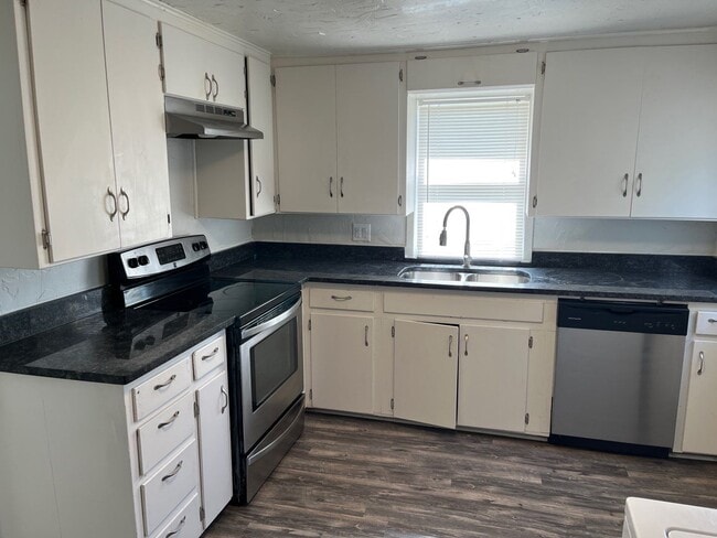 Building Photo - 2912 N Independence Ave