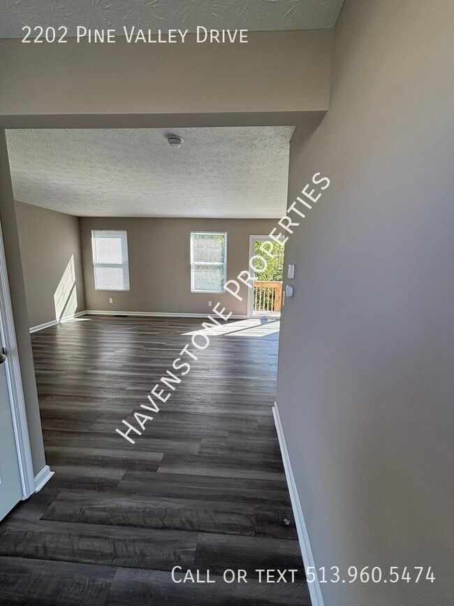 Building Photo - 2202 Pine Valley Dr