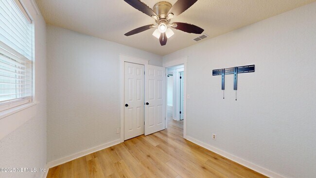 Building Photo - 216 9th St S