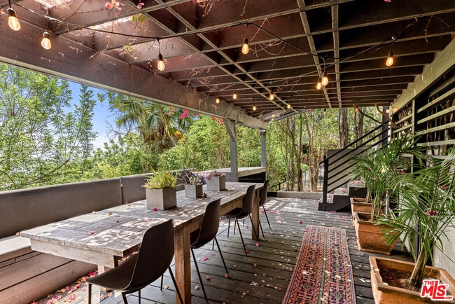 Building Photo - 2300 Ronda Vista Dr