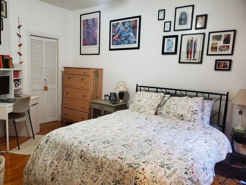 Building Photo - 16 Charter St