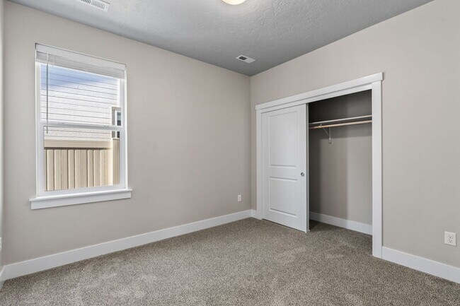 Building Photo - 6235 W Fireline St