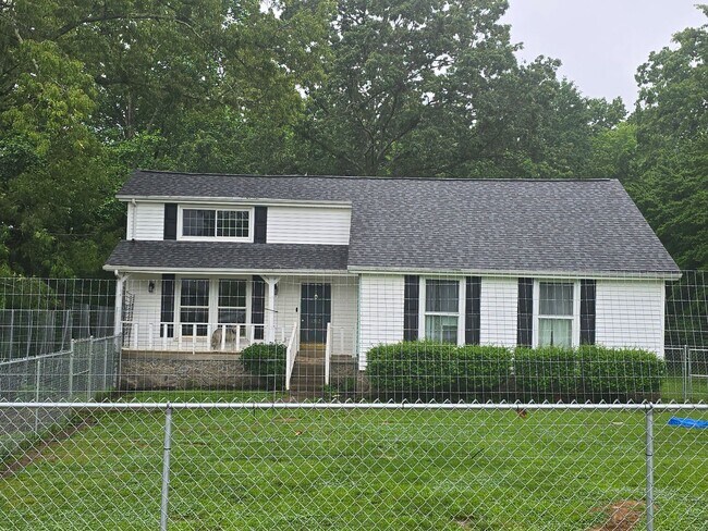 Primary Photo - Country Charm Meets City Convenience – You...