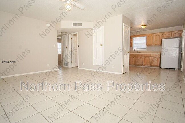 Building Photo - 216 S Schutz Dr