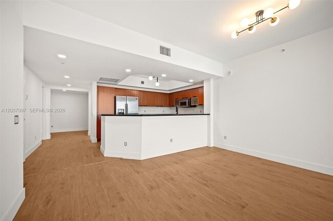 Building Photo - 14951 Royal Oaks Ln