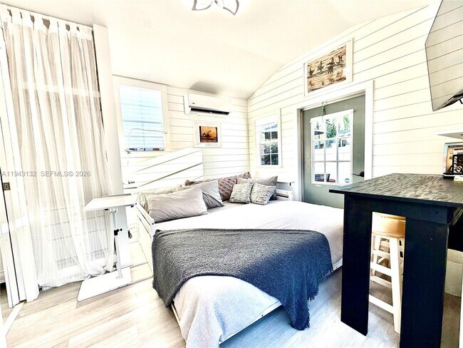 Building Photo - 3601 SW 32nd Blvd