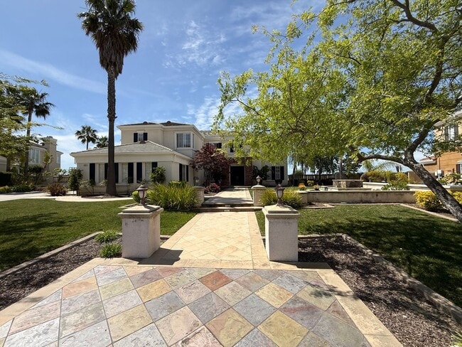 Building Photo - Avalon Heights Fremont 5 bed/4.5 bath, Gated Community, Top Tier Schools Pool, and 180-degree pan...
