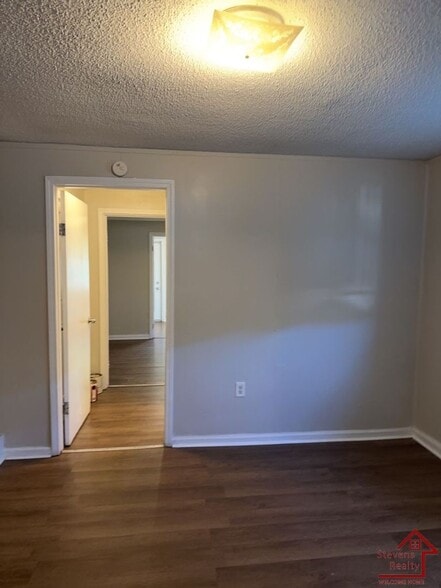 Building Photo - 4020 Kirkland Ave