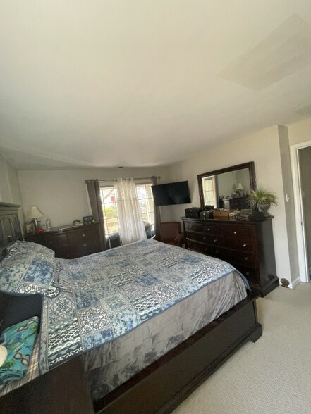 Building Photo - 2224 Springwood Dr