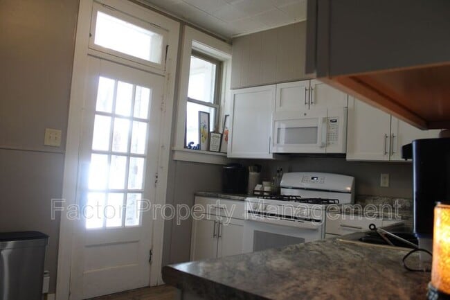 Building Photo - 130 Parsons St