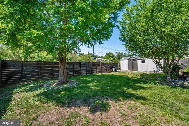 Building Photo - 801 Cox Ave