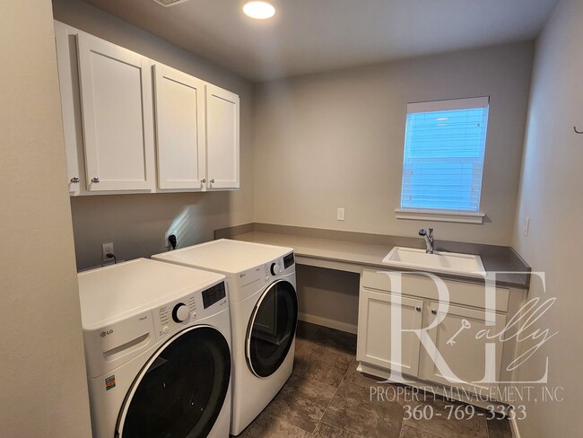 Building Photo - Elegant McCormick Woods Home with Spacious Layout & Modern Touches