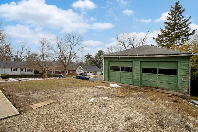 Building Photo - Three bedroom duplex