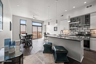 Building Photo - 104 High St