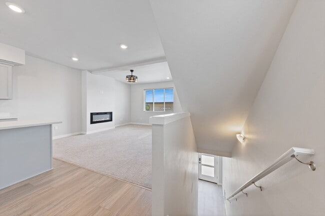 Building Photo - Newly Constructed 3 bedroom, 2.5 Bathroom home with luxury finishes!