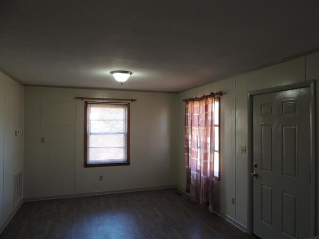 Building Photo - 118 Harrison Dr