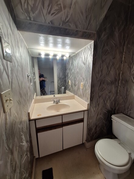 Half Bath 1st Floor - 1552 Gallagher St