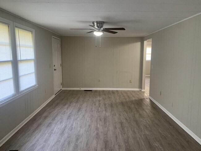 Building Photo - 5555 Russell Ave
