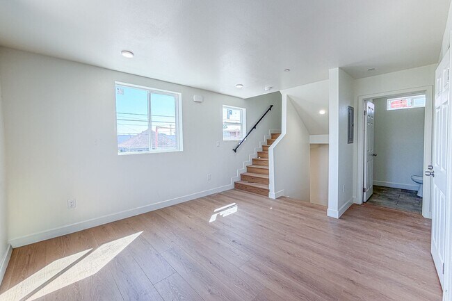 Building Photo - 423 E 31st St