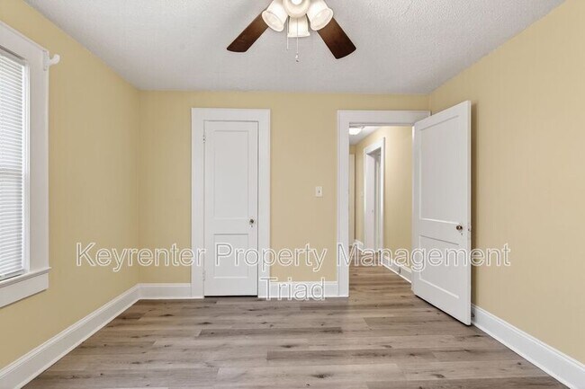 Building Photo - 506 Rocky Knoll Rd