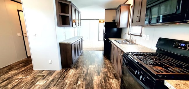 Building Photo - 9792 Spinnaker Dr