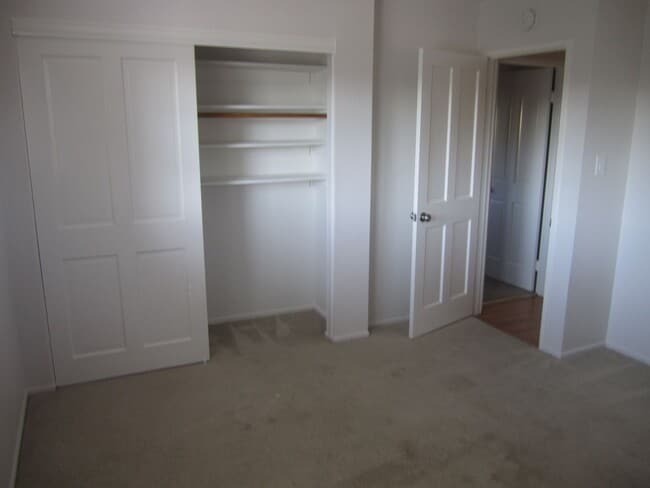 Building Photo - SPACIOUS 3BED, 2 BATH IN EXCELLENT SANTA C...