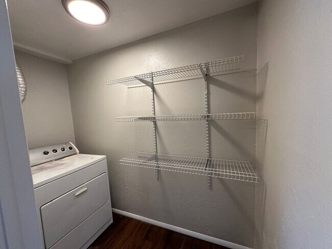 Building Photo - 4315 Lashelle Ave