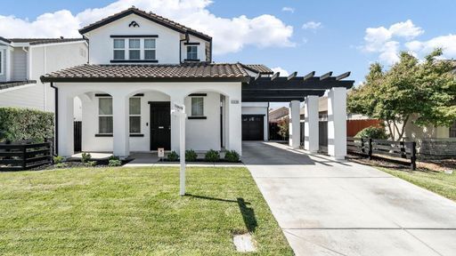 Building Photo - Gorgeous 3 Bedroom 2.5 Bathroom Plus Loft