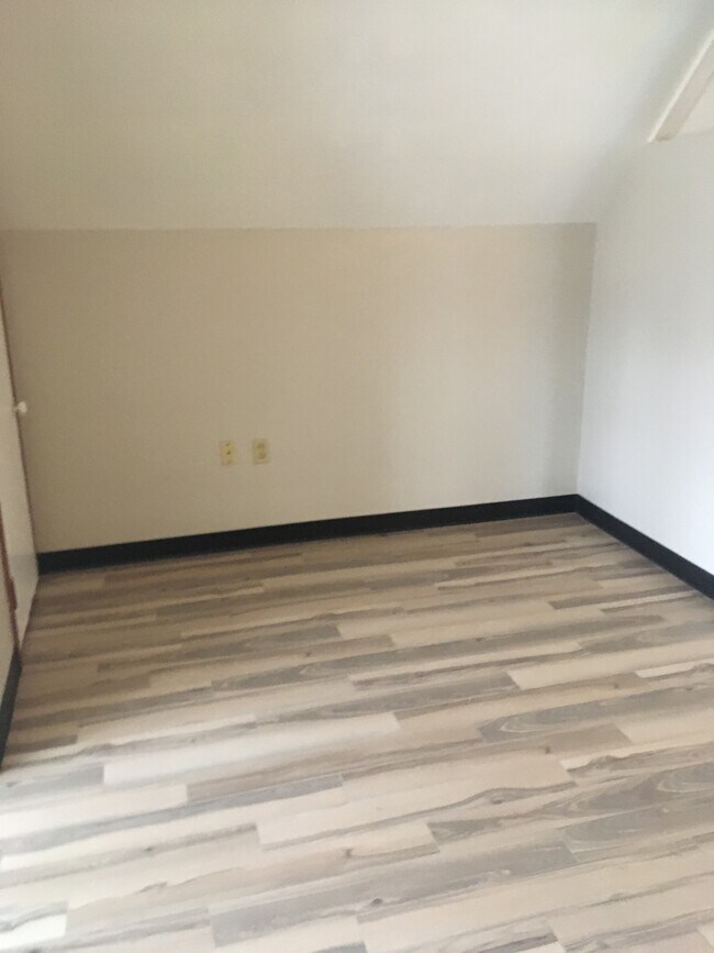 Building Photo - 1569 1st Ave SE