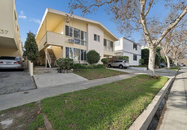 Building Photo - 333 Rexford Dr